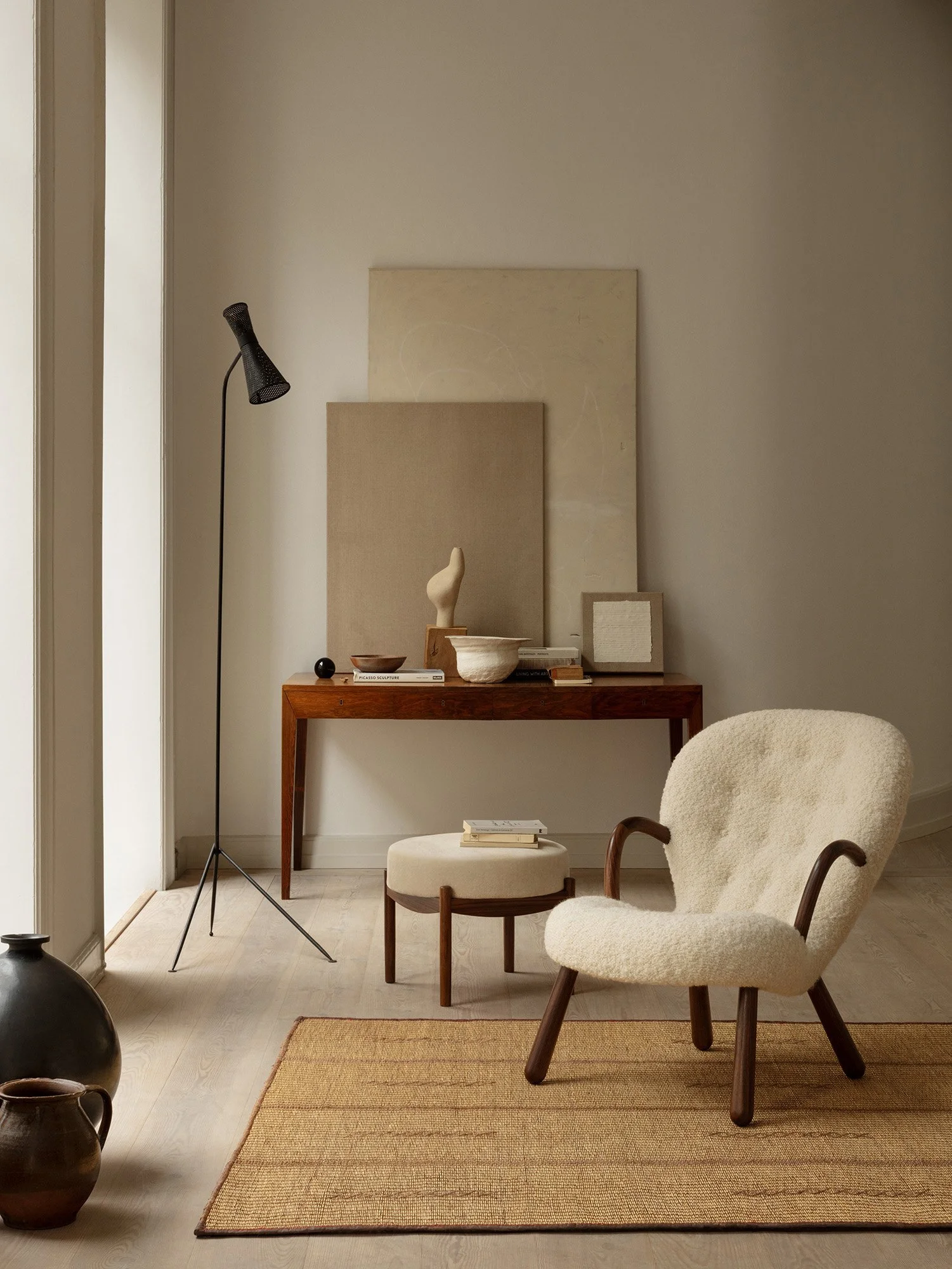 The Clam Chair by Arnold Madsen produced by Dagmar — GESTALT NEW YORK